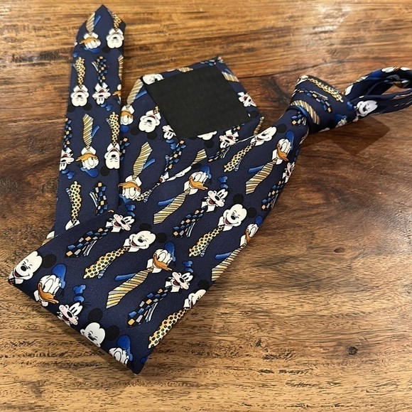 Disney Characters Silk Tie Mickey Donald Goofy Tie Navy - Picture 7 of 7